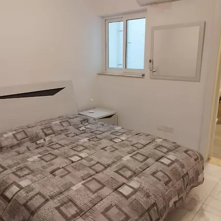 Apartment Go Exchange, Block D, 6 Entire Unit St. Paul's Bay