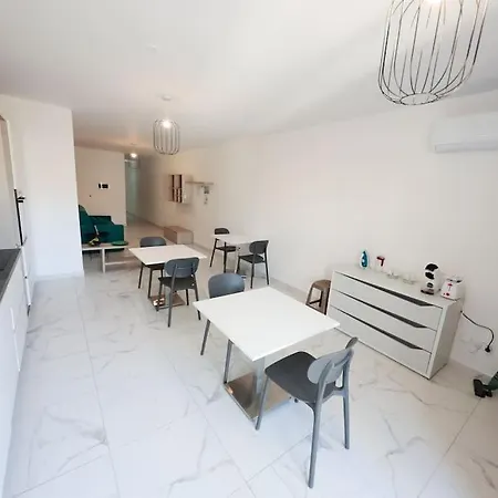 Go Exchange, Block D, 6 Entire Unit Apartament St Paul's Bay