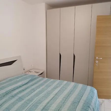 Go Exchange, Block D, 6 Entire Unit Apartament